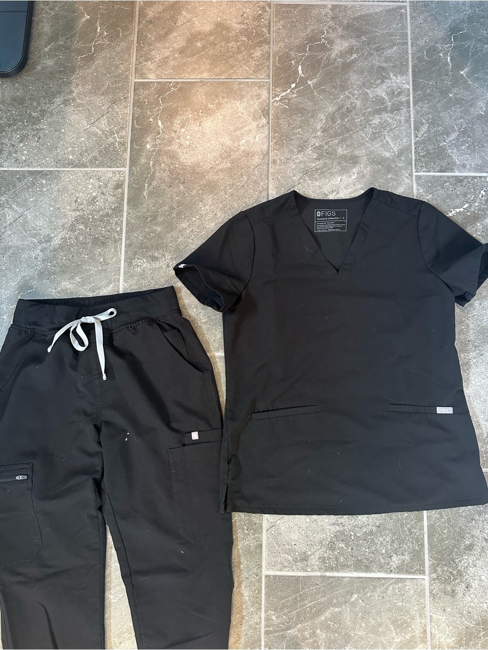 Figs scrub set in black